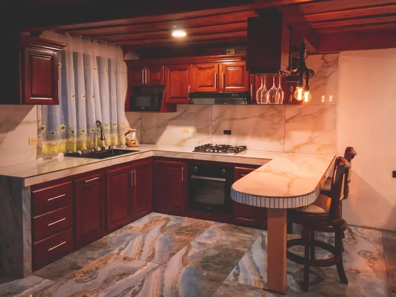 chalet-rustico-cocina-equipada