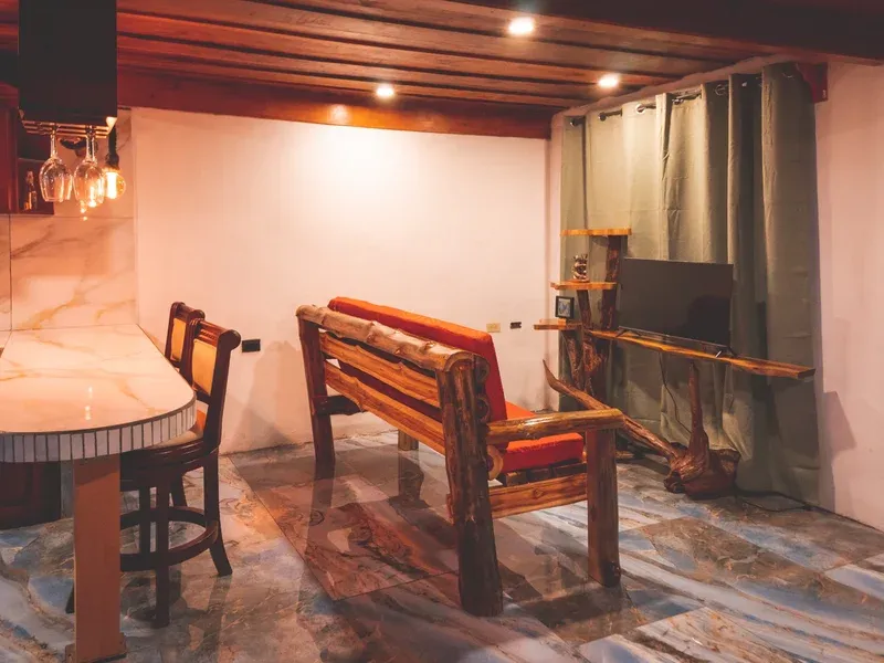 chalet-sala-estar-tv-rustica