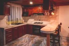 chalet-rustico-cocina-equipada